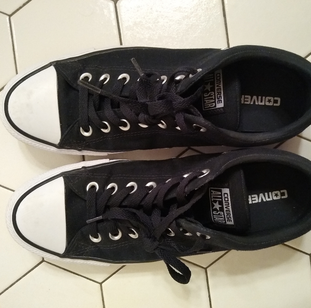 Converse Barely Worn